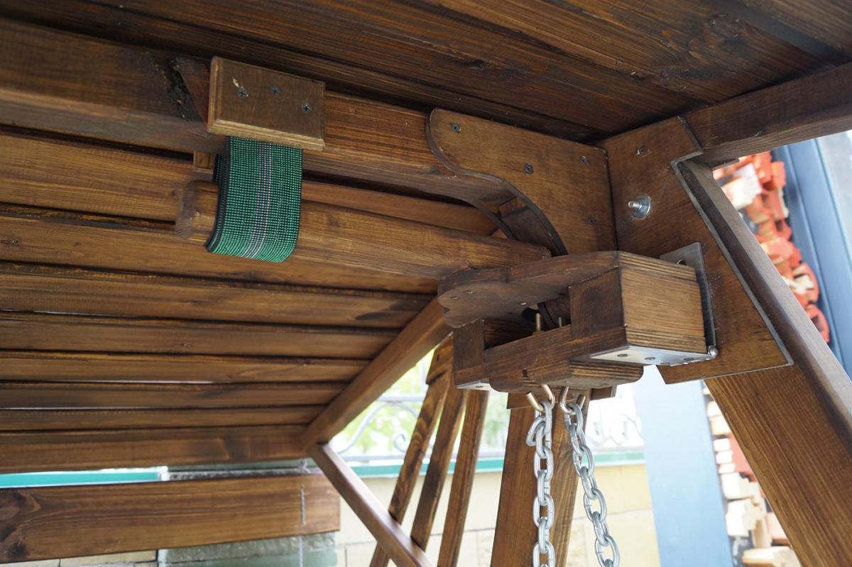 деревянные качели