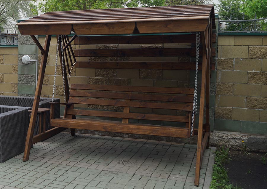 садовые качели из дерева