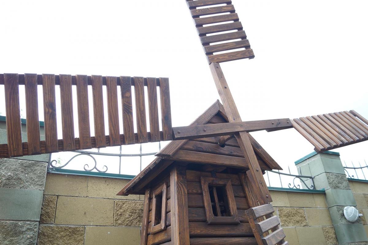 мельница деревянная