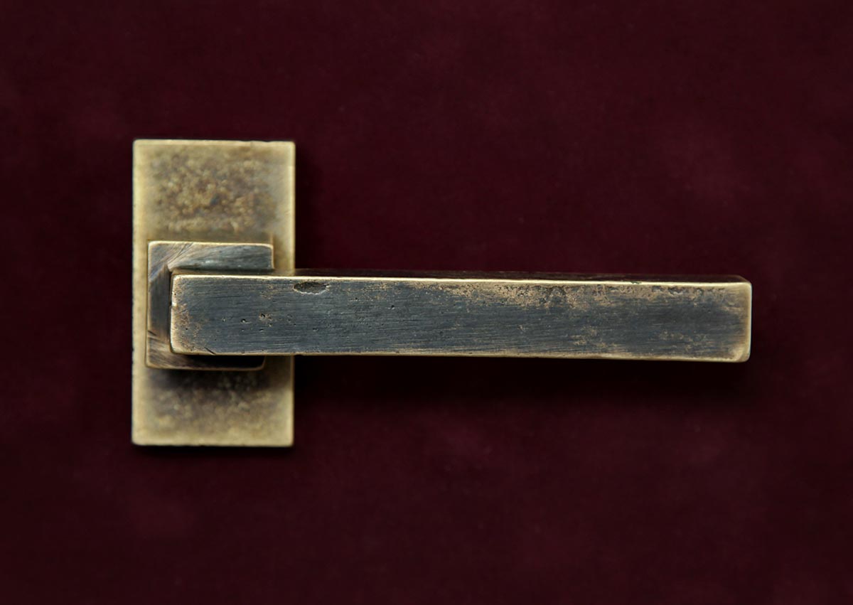 ruchka-okonnaya-bronza-1.jpg
